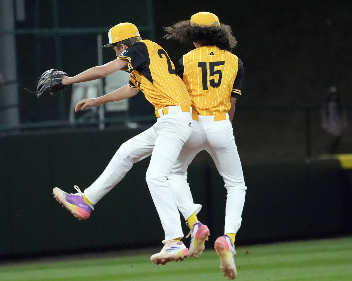 Lake Mary, Fla.'s Garrett Rohozen, right, and Liam Morrisey (15) celebrate their win against La ...