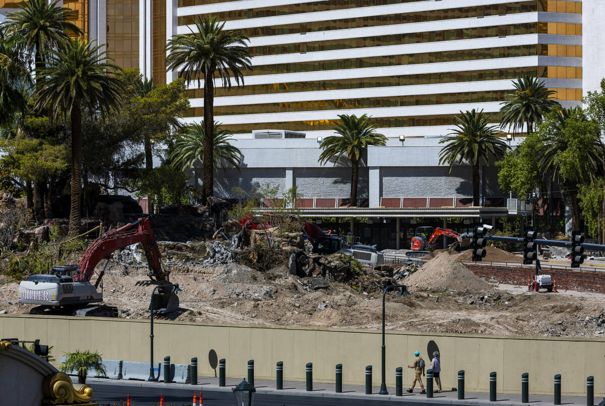 The volcano area is deconstructed as demolition continues at the Mirage on Thursday, Aug. 22, 2 ...