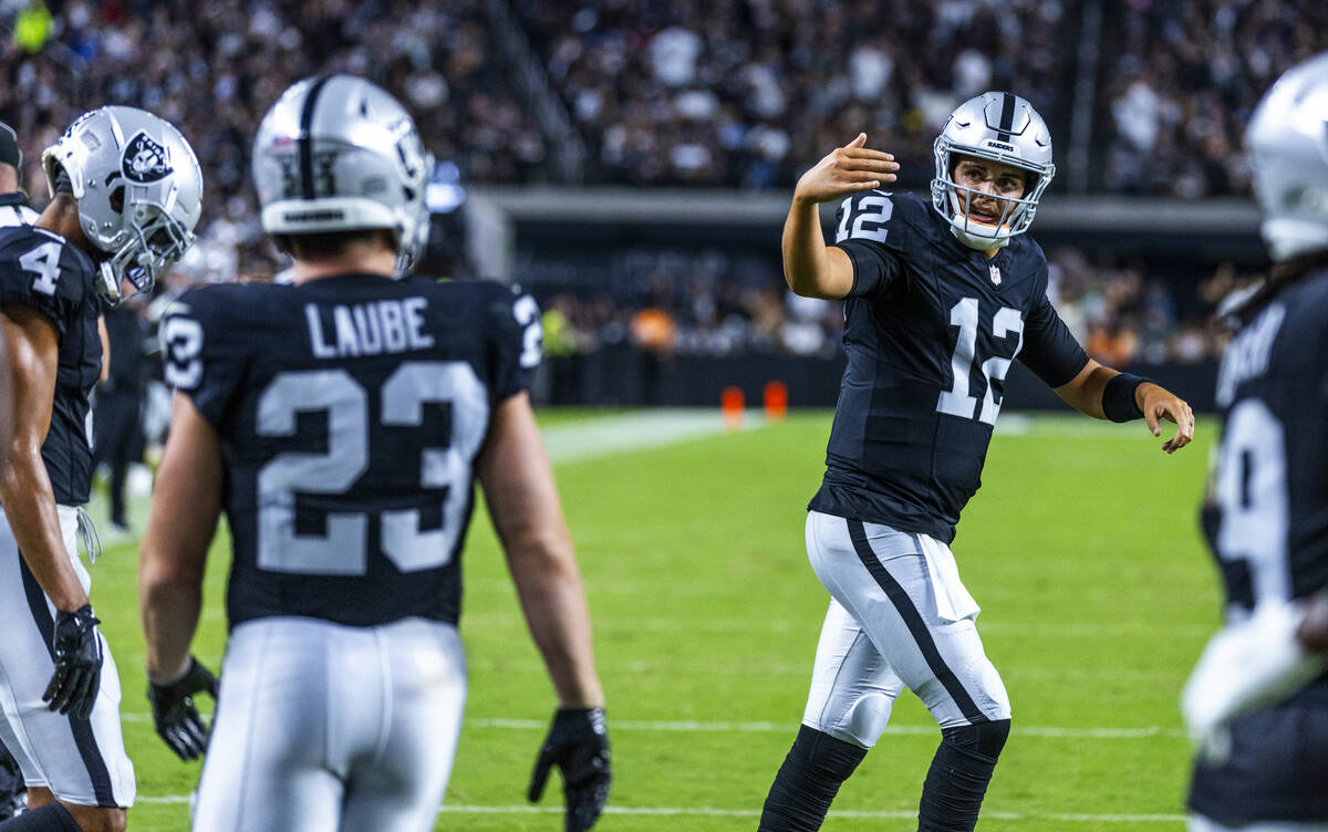 Raiders quarterback Aidan O'Connell (12) gathers his teammates for a two-point attempt against ...