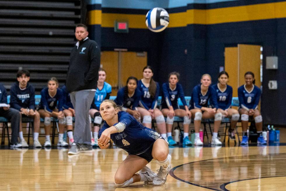 Foothill freshman Bryn Neibaur (9) receives the ball during the volleyball match against Bishop ...