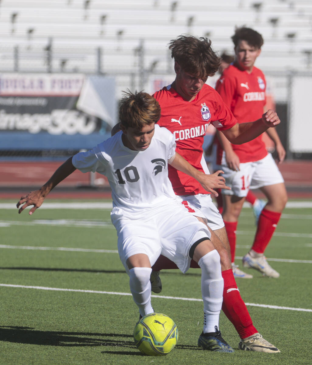 Cimarron-Memorial's Jimi Villasenor (10) moves the ball under pressure from Coronado's Gavin Fl ...