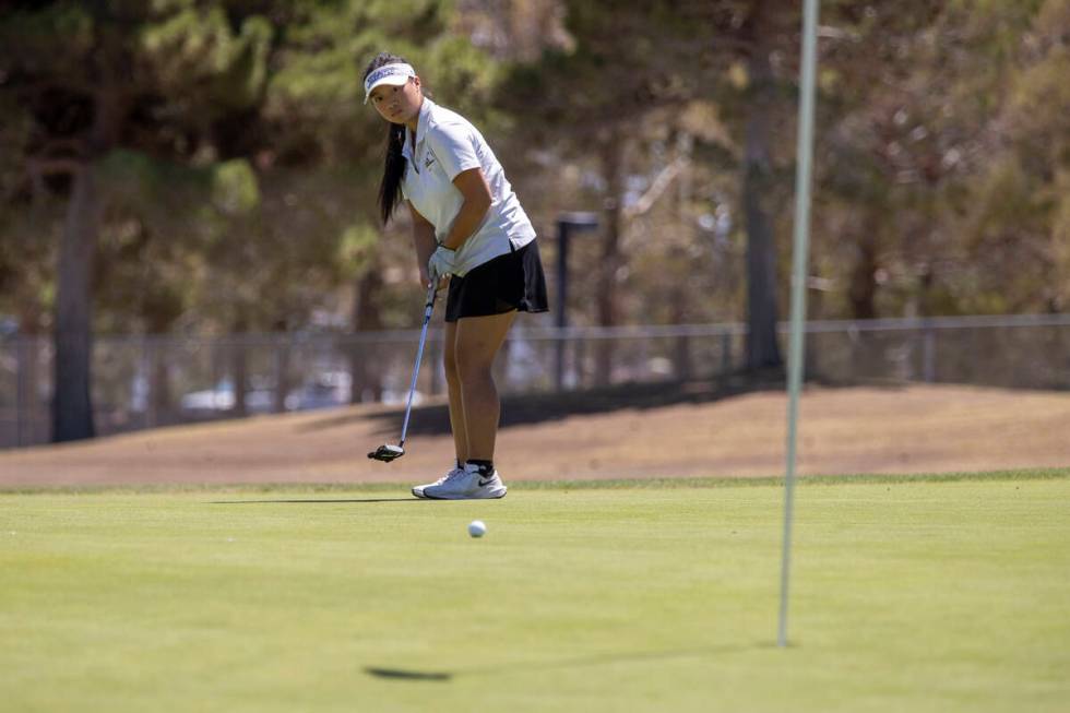 Clark’s Emma Allen putts her ball during the Class 5A Mountain League girls golf match a ...