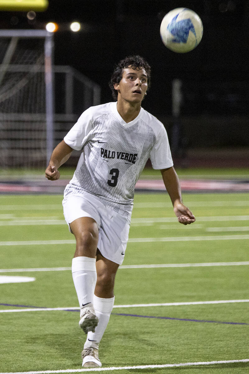 Palo Verde senior Noah Colindres (3) receives the ball during the high school soccer game again ...