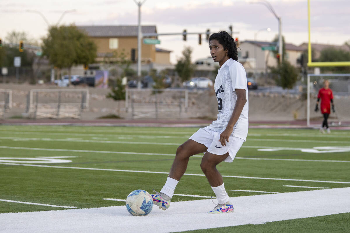 Palo Verde sophomore Haydn Rodrigues (13) competes during the high school soccer game against L ...