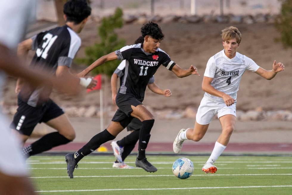 Las Vegas High senior Gabriel Zetino (11) runs with the ball during the high school soccer game ...