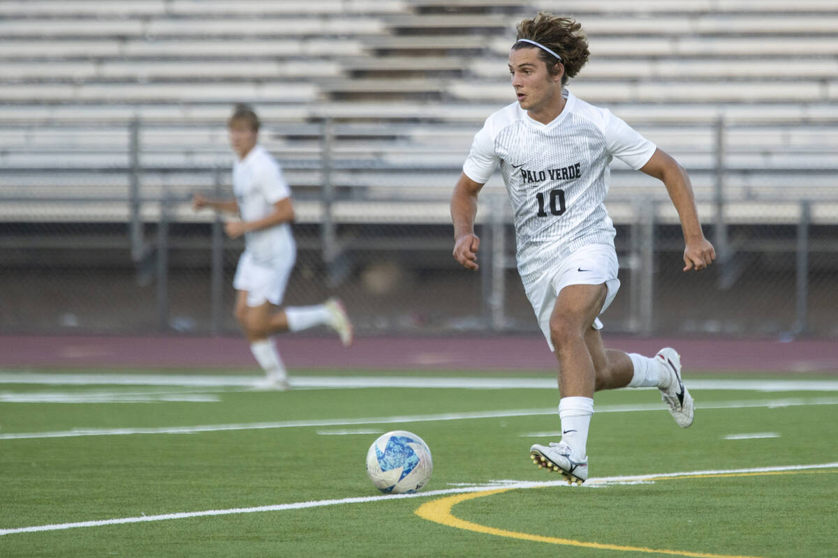 Palo Verde senior Francesco Traniello (10) competes during the high school soccer game against ...