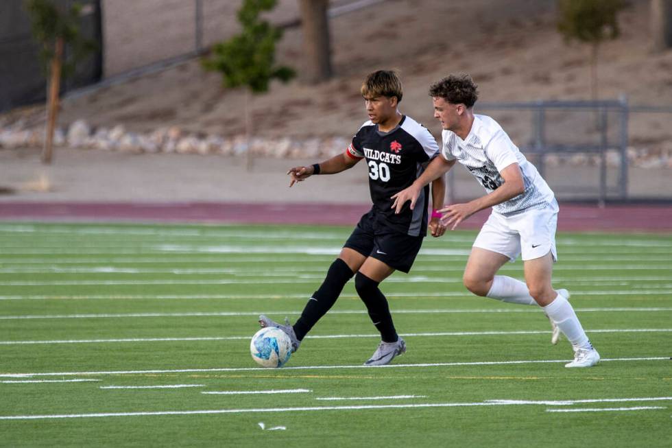 Las Vegas High’s Anthony Cardenas (30) and Palo Verde senior Benjamin Legrand (23) compe ...