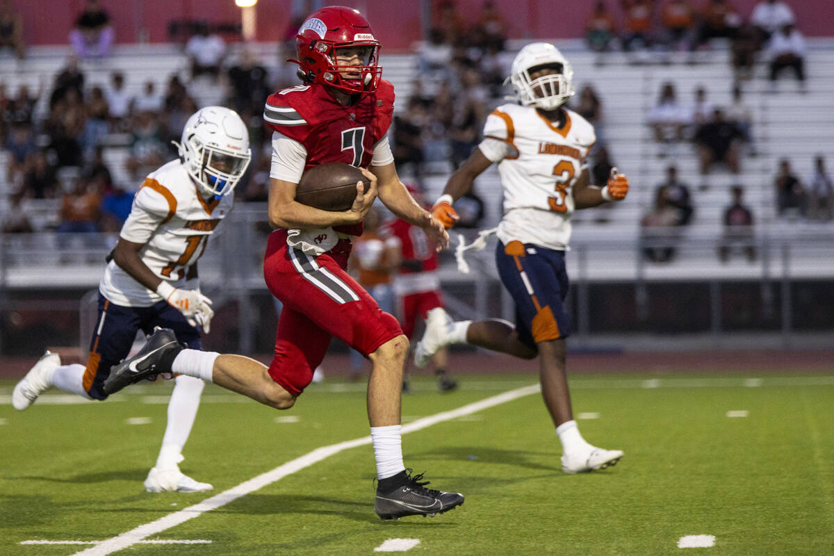 Arbor View quarterback Thaddeus Thatcher (7) runs toward the end zone during the Class 5A high ...