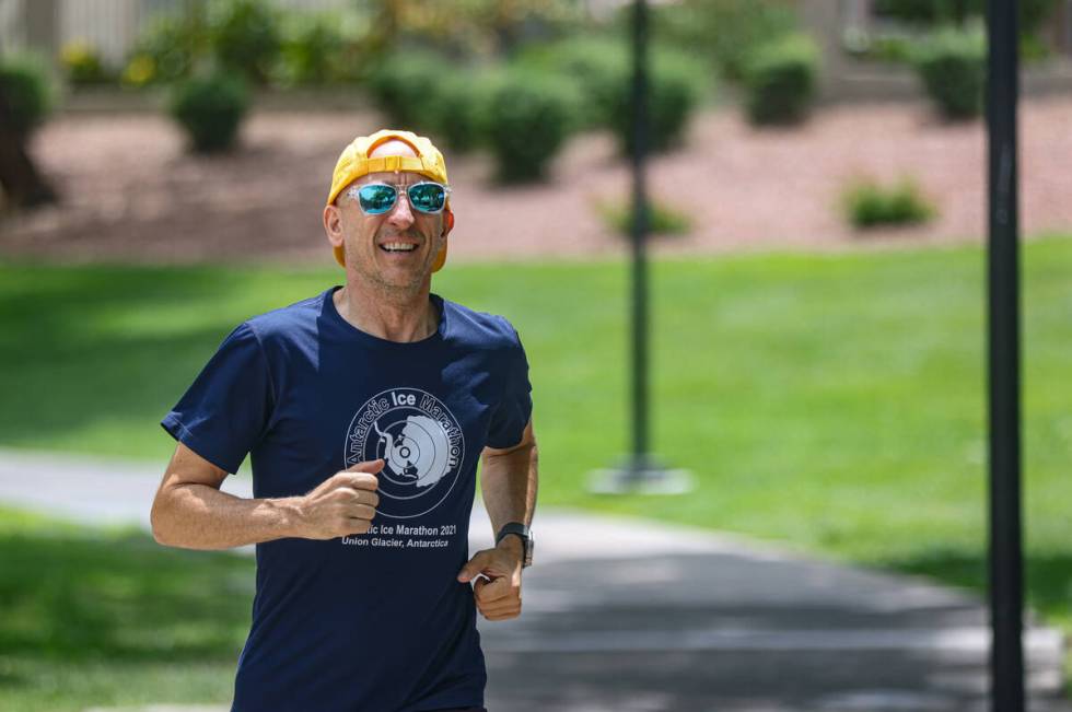 Derek Stefureac runs in Willow Park in Las Vegas. (Rachel Aston/Las Vegas Review-Journal)