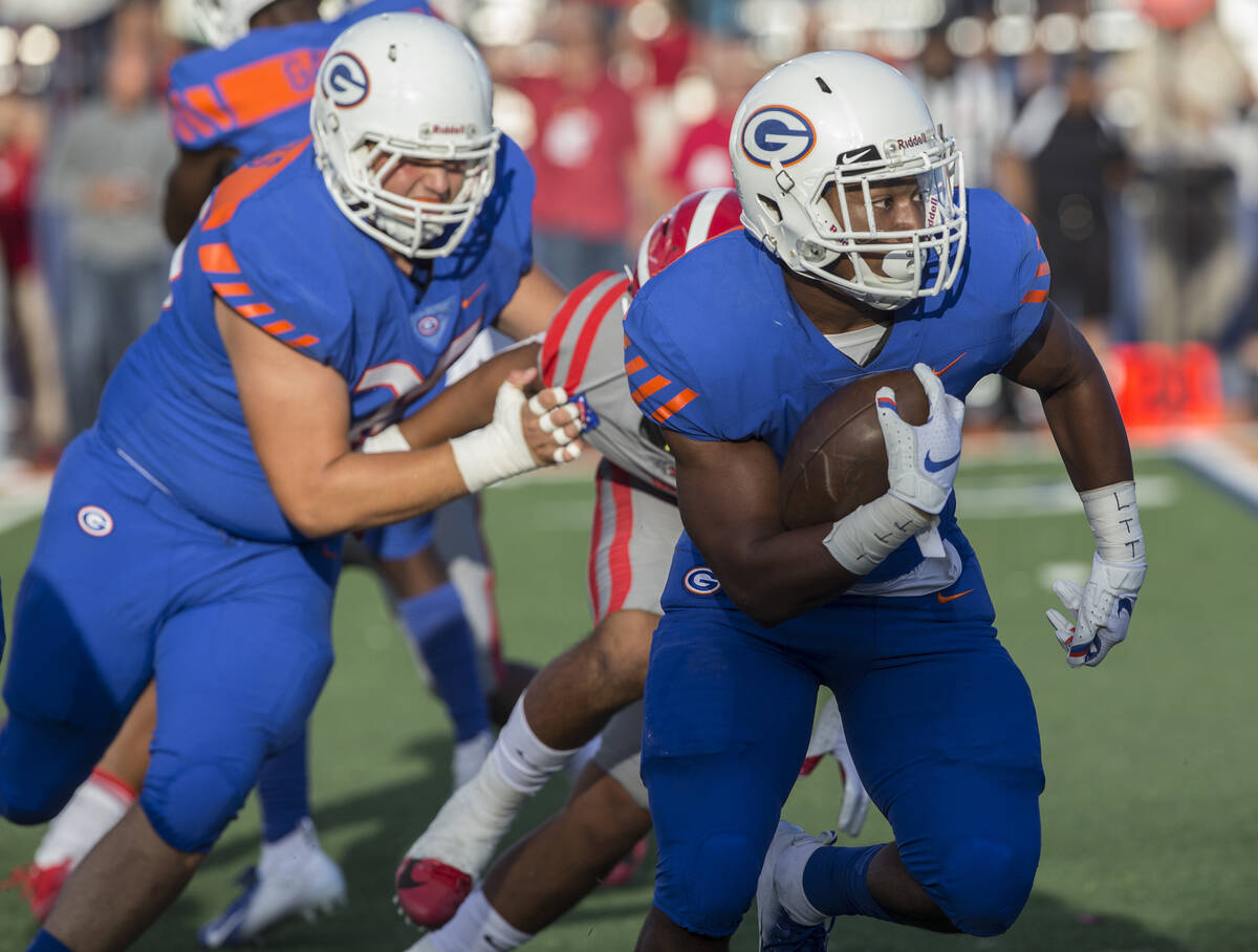 Bishop Gorman junior running back Zaiven Ragsdale (6) sprints down the sideline in the first qu ...