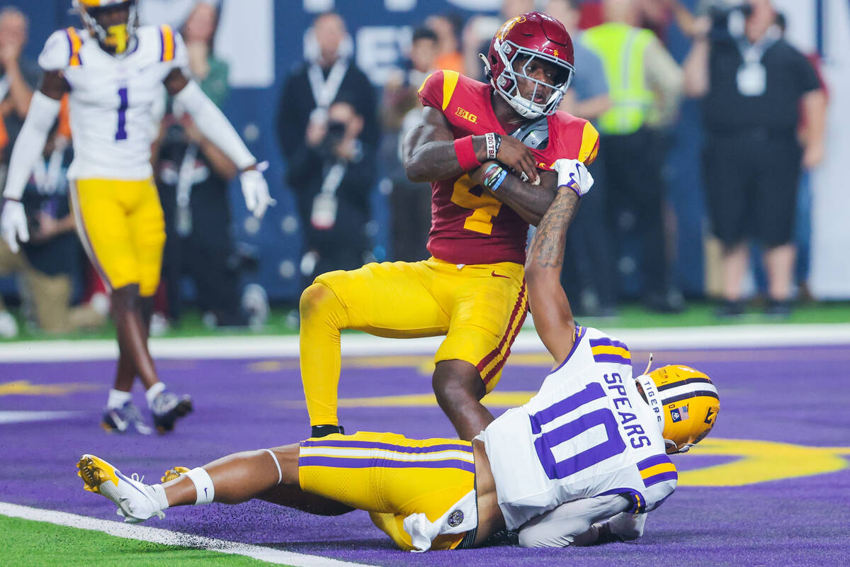 LSU safety Dashawn Spears (10) fails to bring down Southern California running back Woody Marks ...