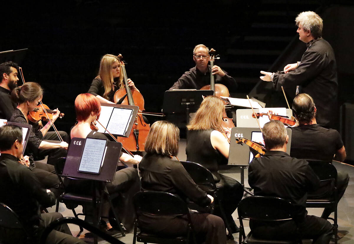 Conductor Taras Krysa and the Las Vegas Sinfonietta (Gabriella Benavidez)