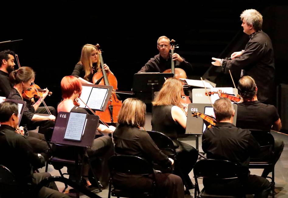 Conductor Taras Krysa and the Las Vegas Sinfonietta (Gabriella Benavidez)