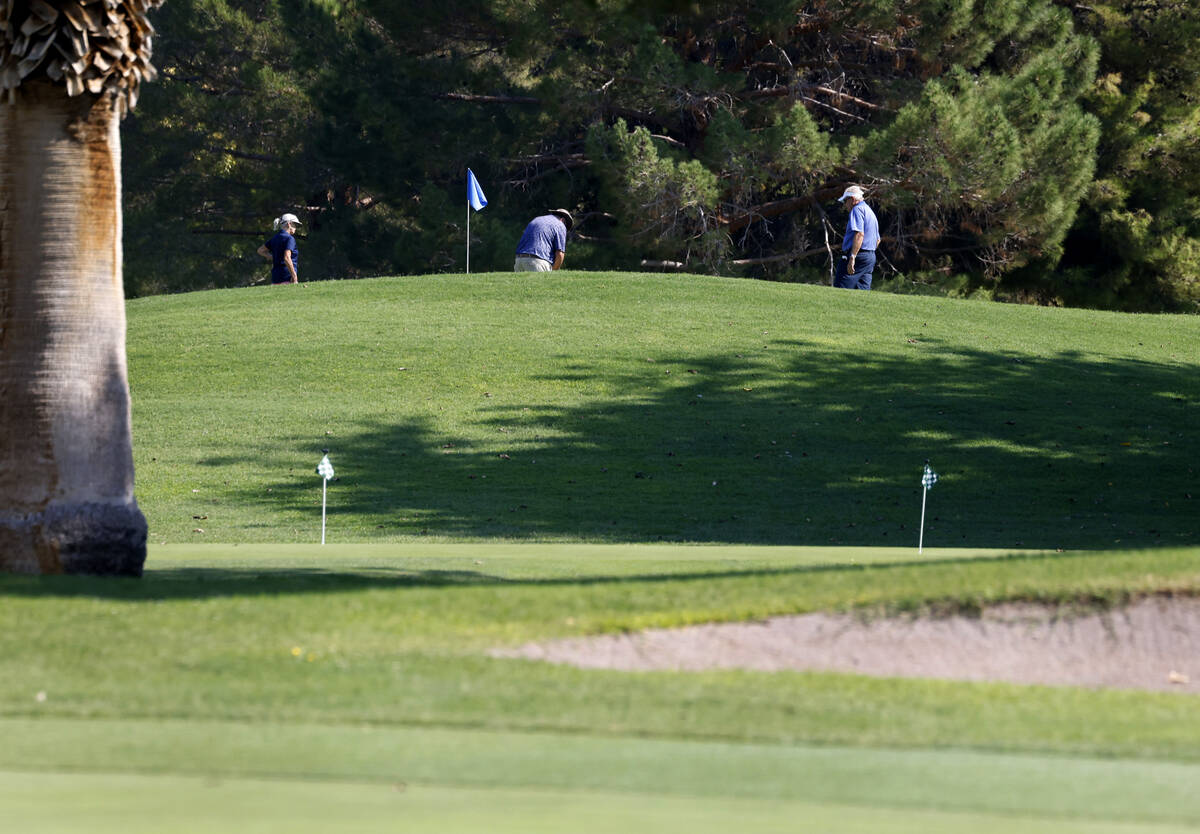 People play golf at Boulder City Golf Course on Thursday, Sept. 5, 2024. (Bizuayehu Tesfaye/Las ...