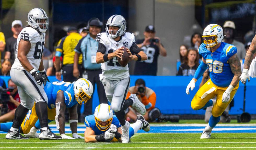 Raiders quarterback Gardner Minshew (15) takes off on a run and avoids a Los Angeles Chargers t ...