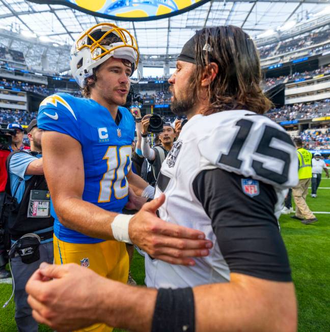 Raiders quarterback Gardner Minshew (15) and Los Angeles Chargers quarterback Justin Herbert (1 ...