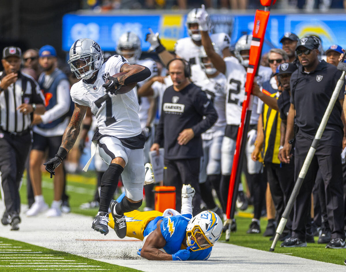 Raiders safety Tre'von Moehrig (7) sprints down the sidelines with a misses tackle by Los Angel ...