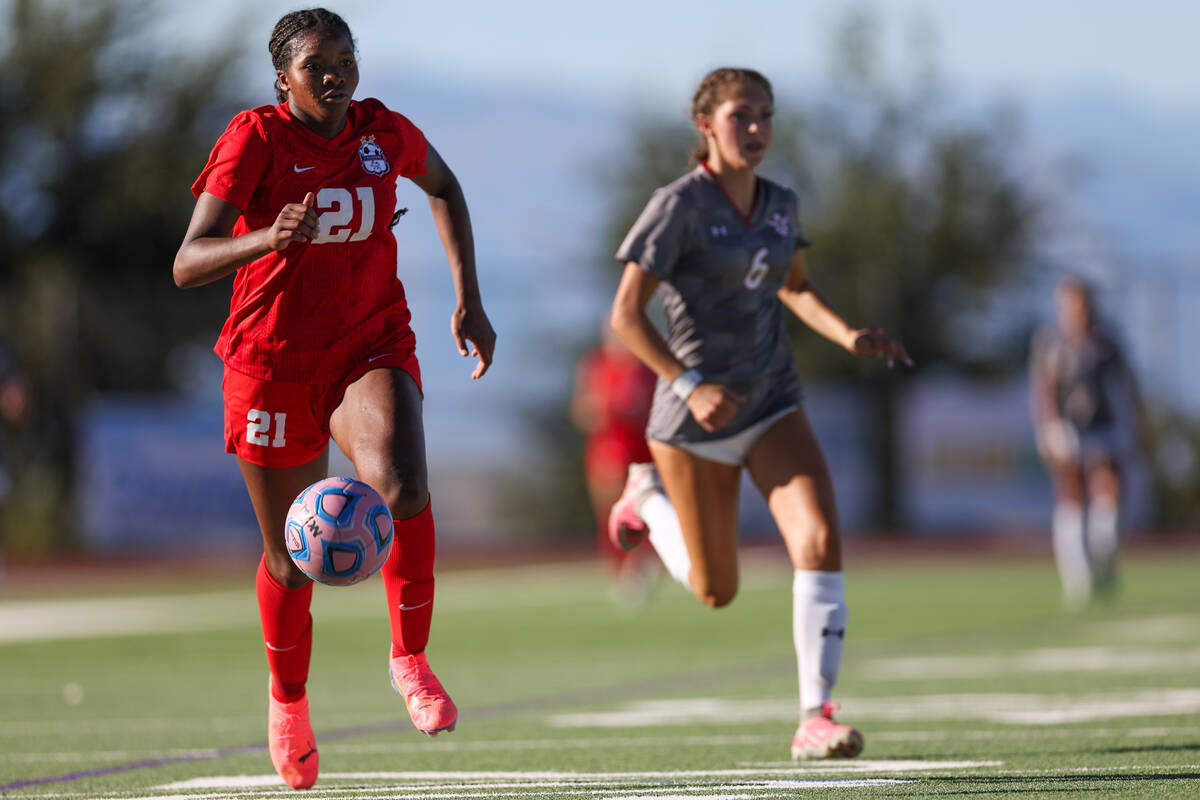 Coronado forward Jazmine McCallum (21) takes the ball up the field during a high school soccer ...