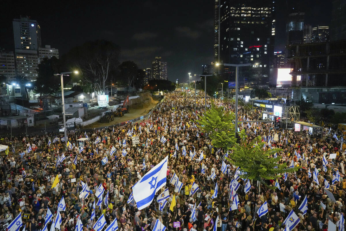 People protest against Prime Minister Benjamin Netanyahu's government and call for the release ...