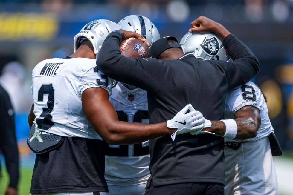 Raiders running backs coach Carnell Williams gathers with running back Zamir White (3), running ...