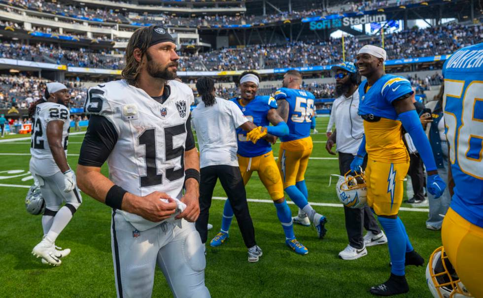 Raiders quarterback Gardner Minshew (15) looks to Los Angeles Chargers' players on the field fo ...