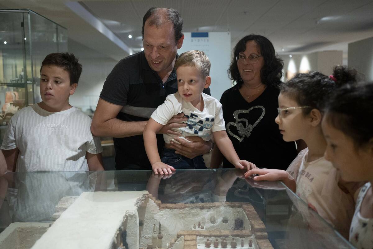 Ariel Heller, 4, center, and his parents Anna, right, and Alex, center left, take part in a spe ...