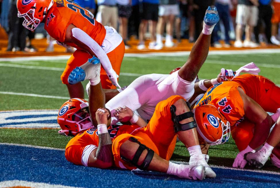 Bishop Gorman running back Jonathan Coar (21) sneaks around the corner into the end zone agains ...