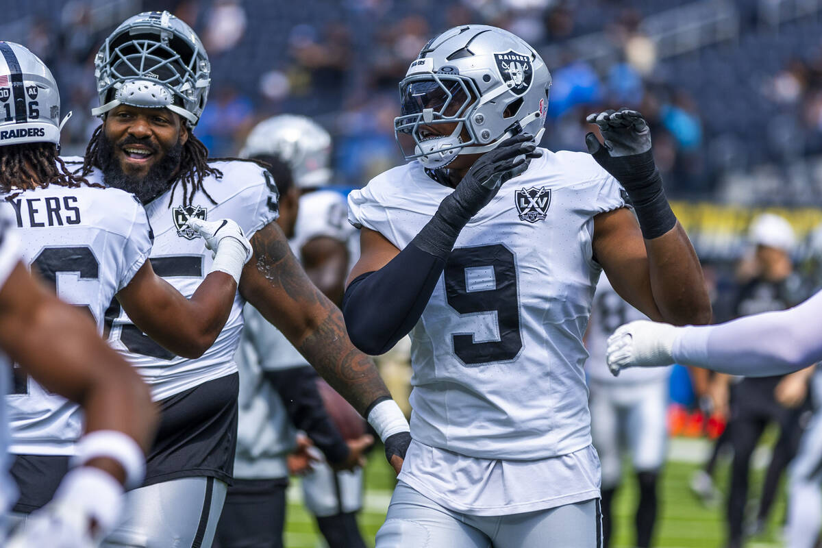 Raiders defensive end Tyree Wilson (9) looks to defensive tackle John Jenkins (95) and wide rec ...