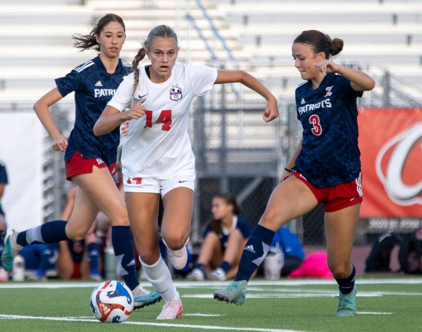 Coronado junior Allison Kleiner (14) avoids Liberty defender Rayen Garrett (3) during the high ...