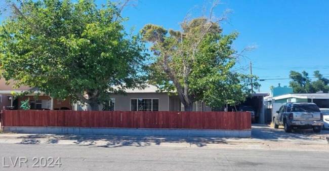 105 Elm St. is a one story home located in in Henderson off E. Warm Springs Road and Center St. ...