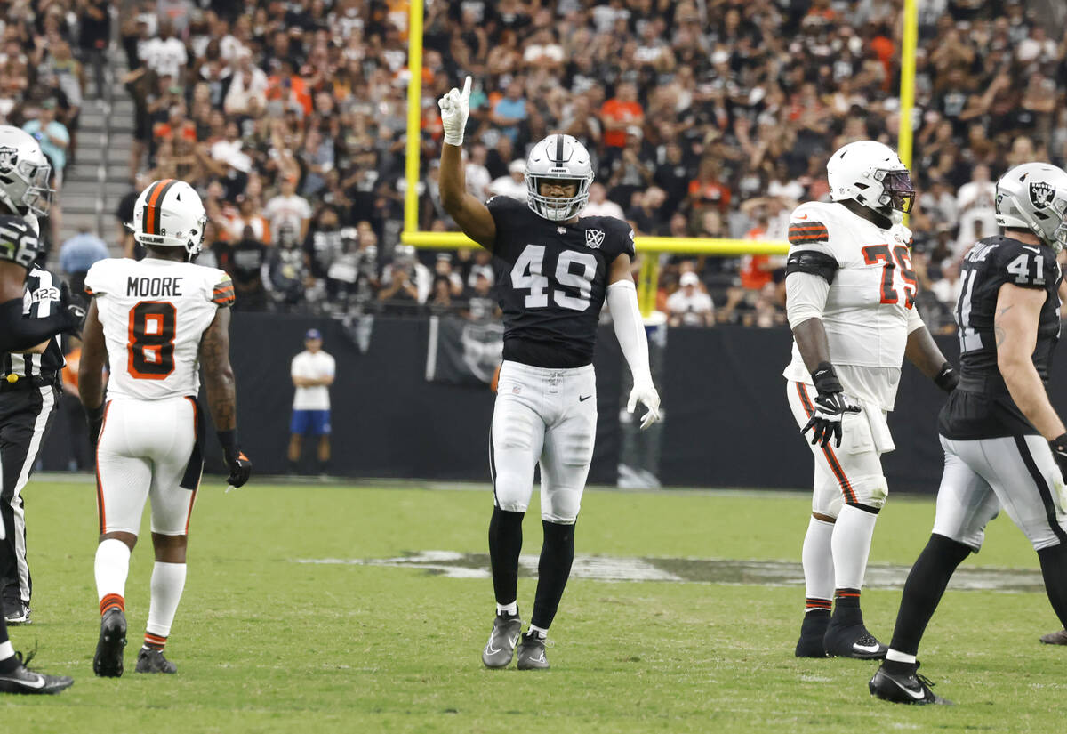 Raiders defensive end Charles Snowden (49) reacts after sacking Cleveland Browns quarterback De ...