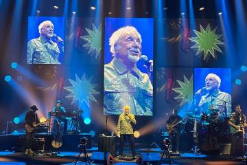 Tom Jones performs for a sold-out crowd at Encore Theater at Wynn Las Vegas on Saturday, Sept. ...