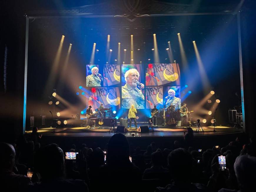 Tom Jones performs for a sold-out crowd at Encore Theater at Wynn Las Vegas on Saturday, Sept. ...