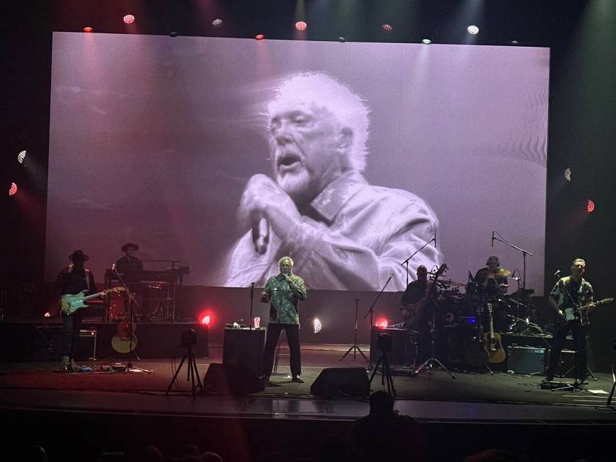 Tom Jones performs for a sold-out crowd at Encore Theater at Wynn Las Vegas on Saturday, Sept. ...