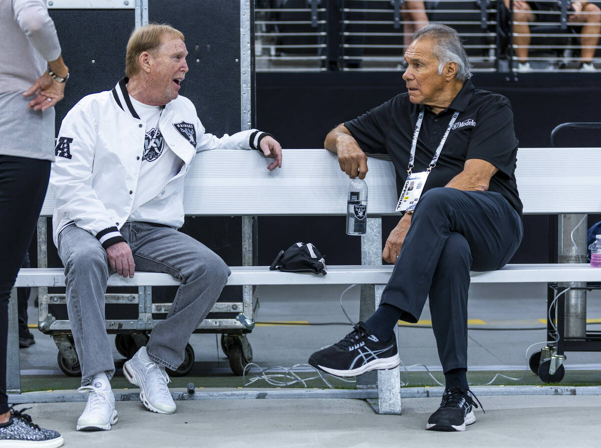 Raiders owner Mark Davis chats with former quarterback Jim Plunkett during the warm ups of thei ...