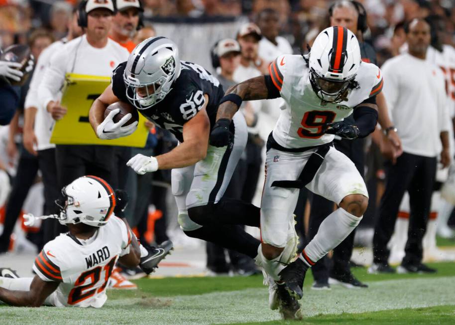 Raiders tight end Brock Bowers (89) is pushed out of bounds by Cleveland the Browns Cleveland B ...