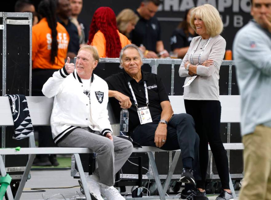 Raiders owner Mark Davis flashes a thumps-up as Gerry Plunkett, right, the wife of Raiders lege ...