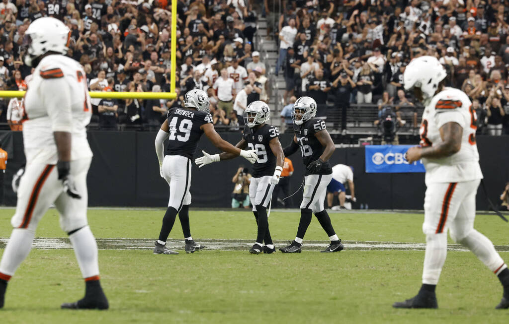 Raiders defensive end Charles Snowden (49), cornerback Nate Hobbs (39) and linebacker Amari Bur ...