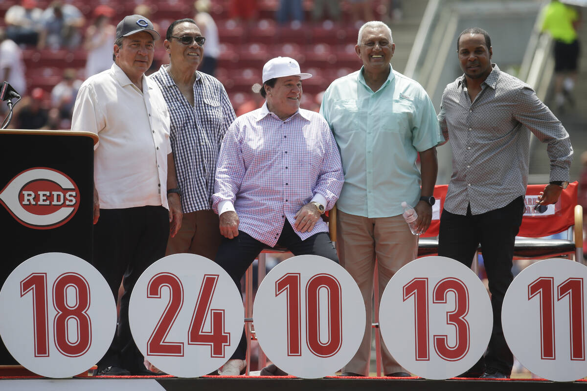 Former Cincinnati Reds player Pete Rose, center, sits with Reds greats, from left to right, Joh ...