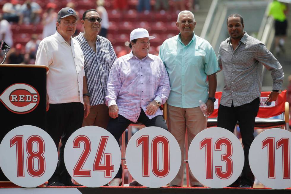 Former Cincinnati Reds player Pete Rose, center, sits with Reds greats, from left to right, Joh ...