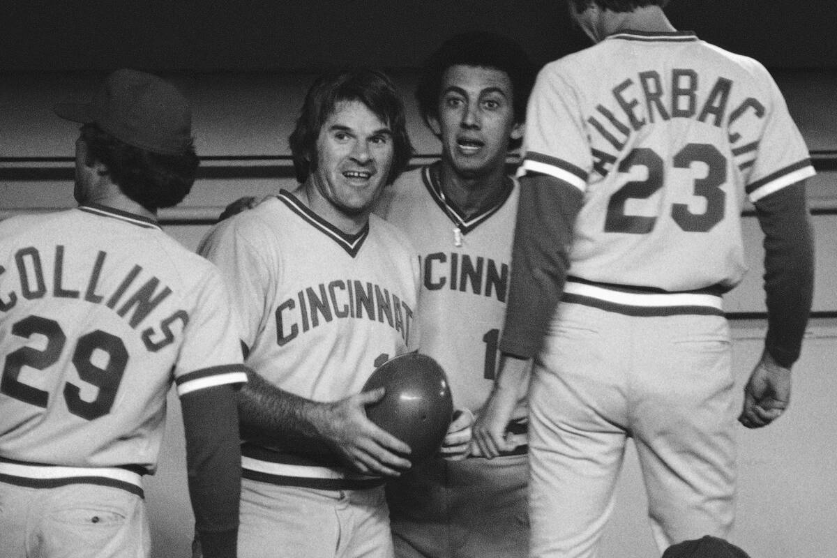 Cincinnati Reds' star Pete Rose is surrounded by teammates after he returned to the Shea Stadiu ...