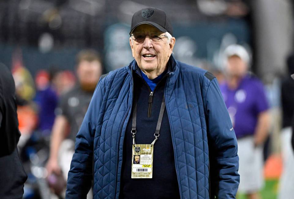 Brent Musburger walks on the field before the Las Vegas Bowl NCAA college football game between ...