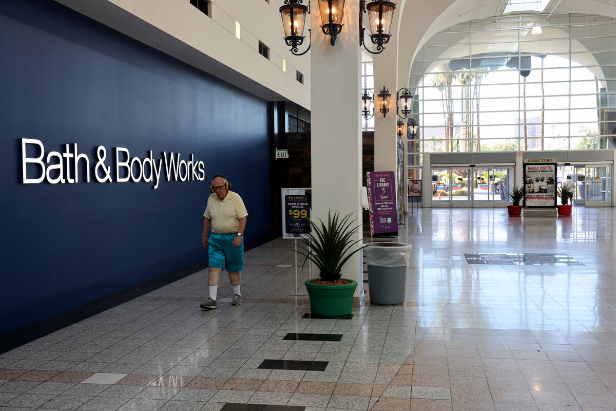 Thomas Fitzgerald exercises at Boulevard Mall on Maryland Parkway in Las Vegas Tuesday, Sept. 2 ...