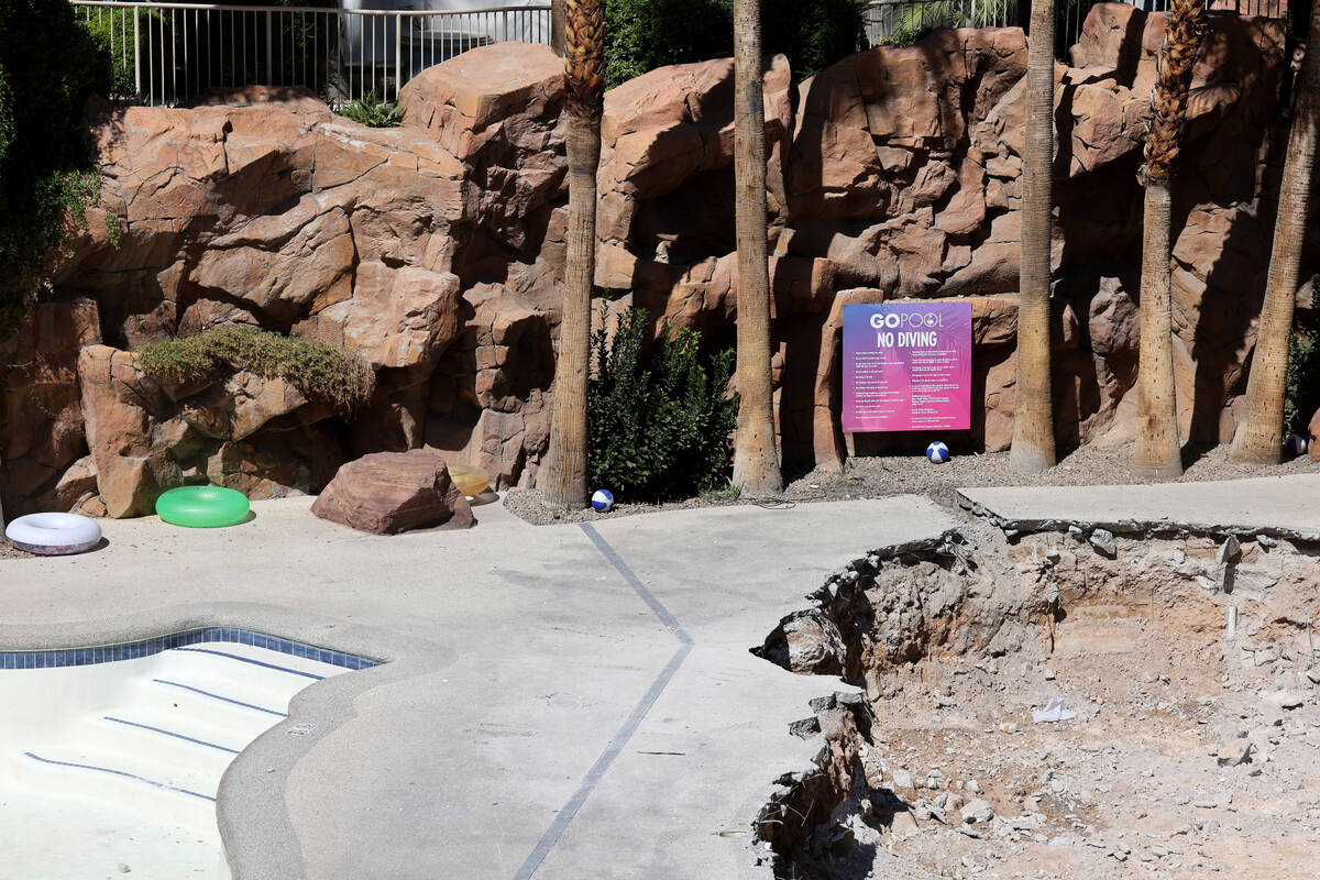 Renovations continue at the Go Pool at the Flamingo on the Strip in Las Vegas Tuesday, Oct. 1, ...