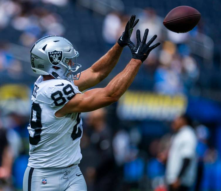 Raiders tight end Brock Bowers (89) catches a pass as they warm up to face the Los Angeles Char ...