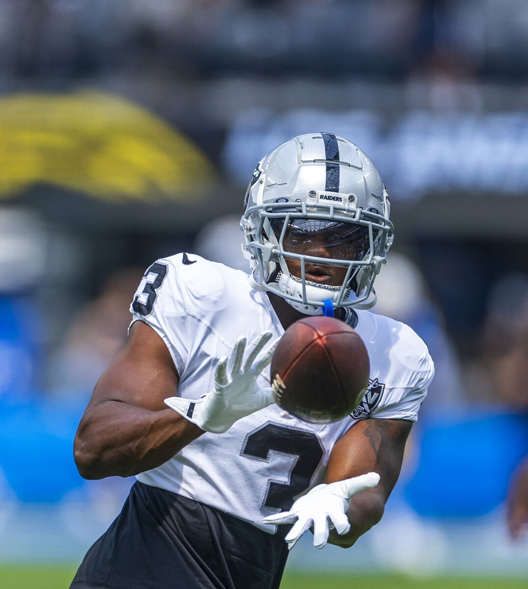 Raiders running back Zamir White (3) catches a pass as they warm up to face the Los Angeles Cha ...