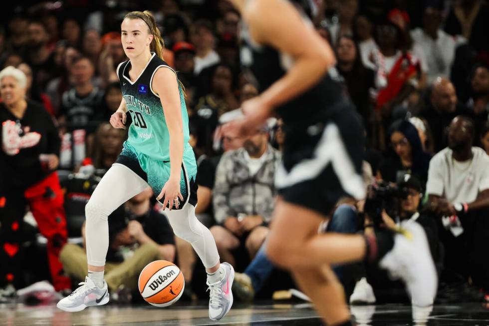 New York Liberty guard Sabrina Ionescu (20) dribbles the ball to the other side of the court du ...