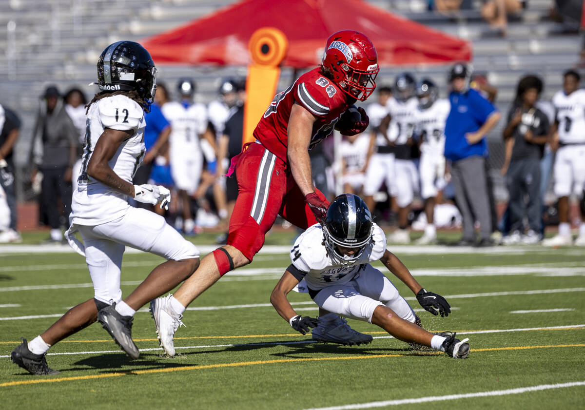 Arbor View tight end Zac Fares (88) makes a Desert Pines player miss during the high school foo ...