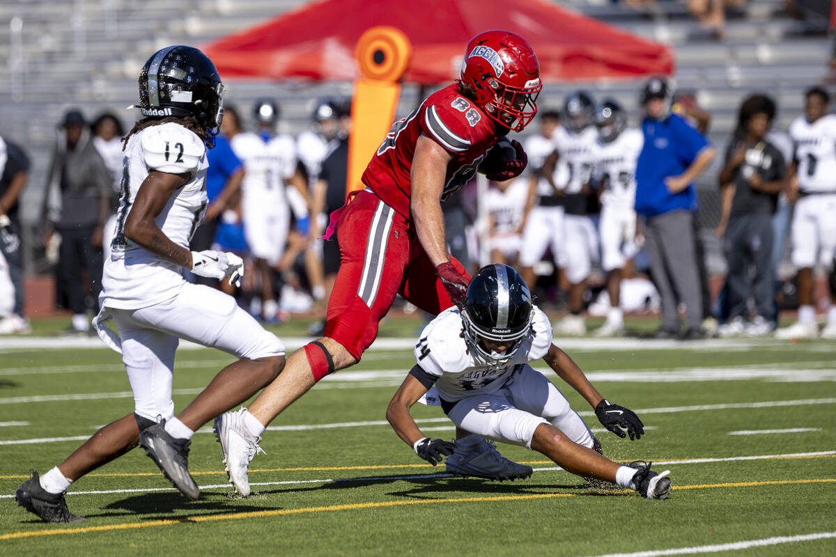 Arbor View tight end Zac Fares (88) makes a Desert Pines player miss during the high school foo ...