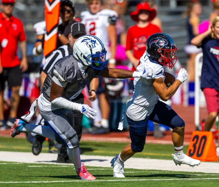 Basic defensive back Chris Smith (4) attempts to stop a run down the sidelines by Coronado wide ...